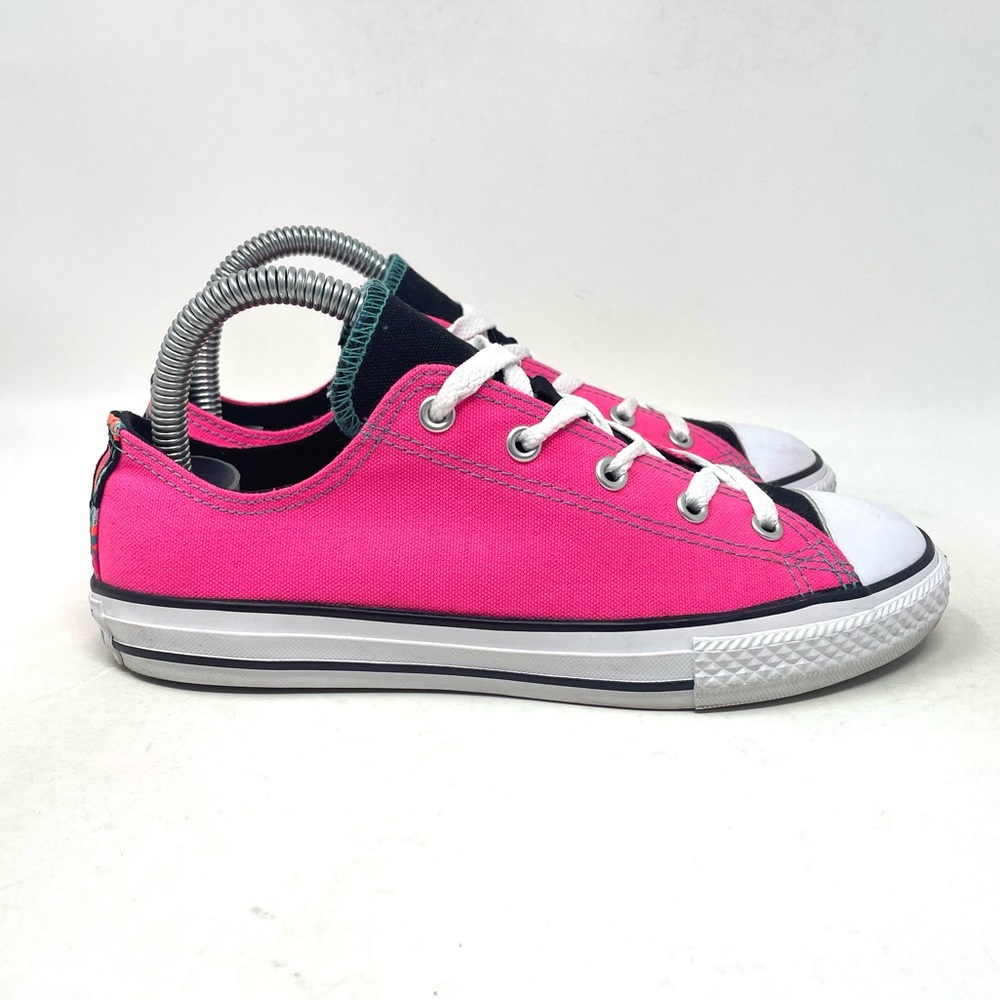 Kids Low-Top Canvas Sneakers in Bright Pink